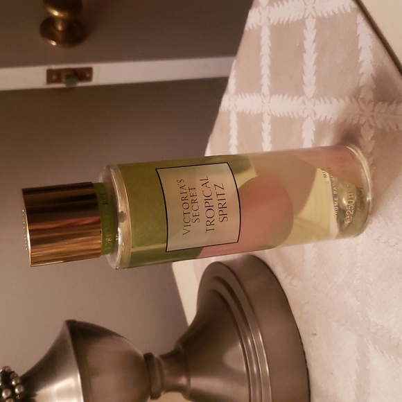 Like new🔥Tropical Spritz Victorias secret body fragrance mist - Picture 1 of 5